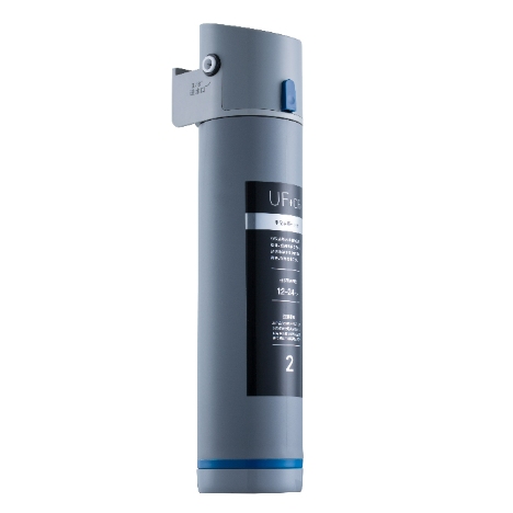 Filtro de agua debajo del fregadero