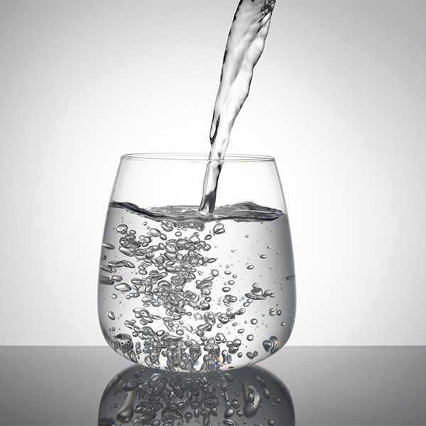 Protector ultrasónico de fugas de agua para uso doméstico y similar.